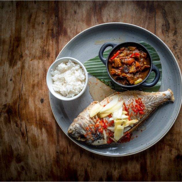 Vietnamese Clay Pot with Crispy Fish & Green Mango