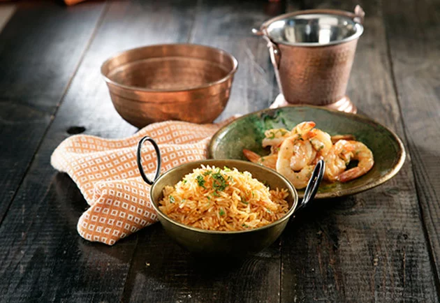 Arroz Basmati al curry rojo con gambas a la miel