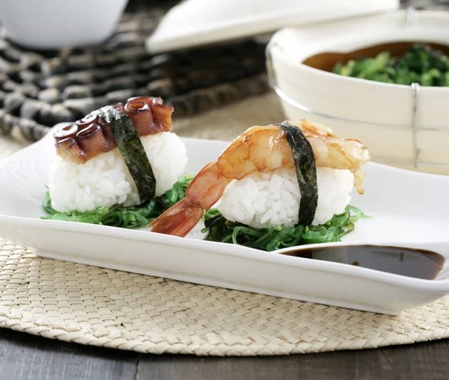 Nigiri de gambón o pulpo con salsa Teriyaki y arroz Sushi
