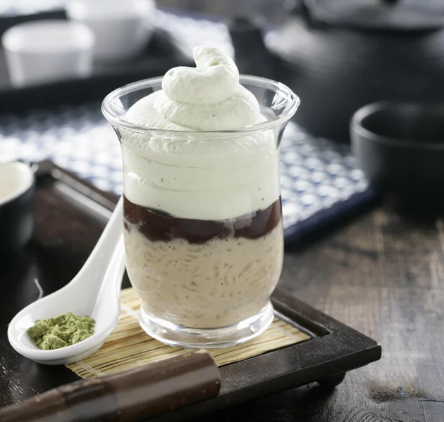 Arroz con leche de soja, anko y mouse de té verde