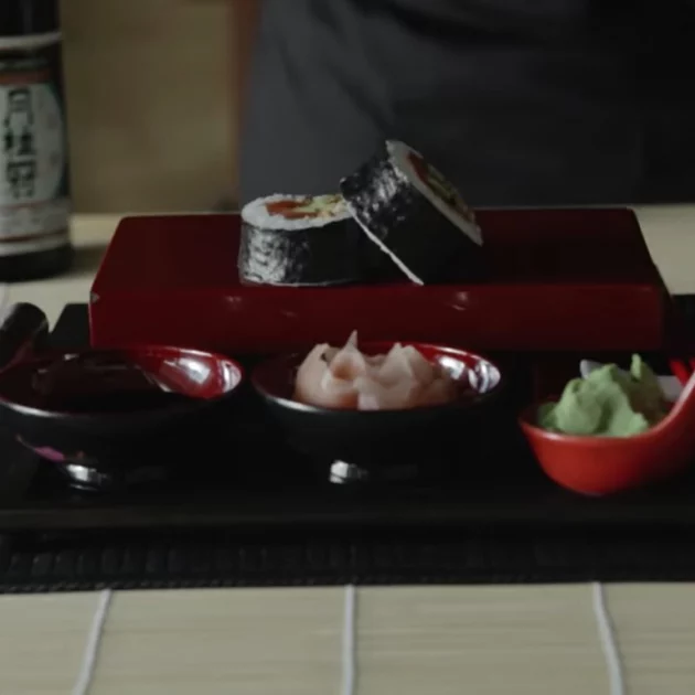 Video Receta de Futomaki crujiente con relleno de salmón y aguacate