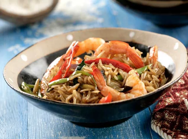 Salteado de verduras con arroz Basmati y langostinos
