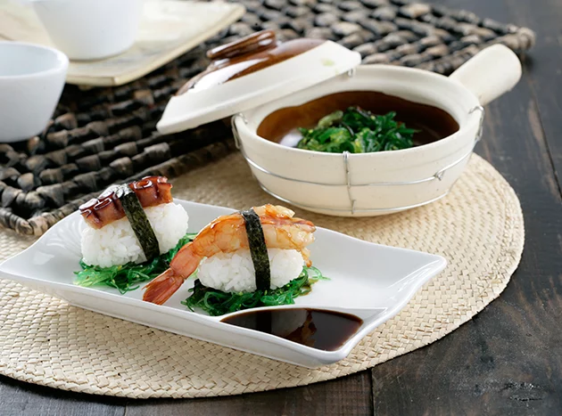 Niguiri de pulpo y gambón con salsa teriyaki
