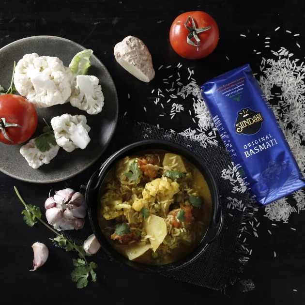 Coliflor con patatas y arroz basmati