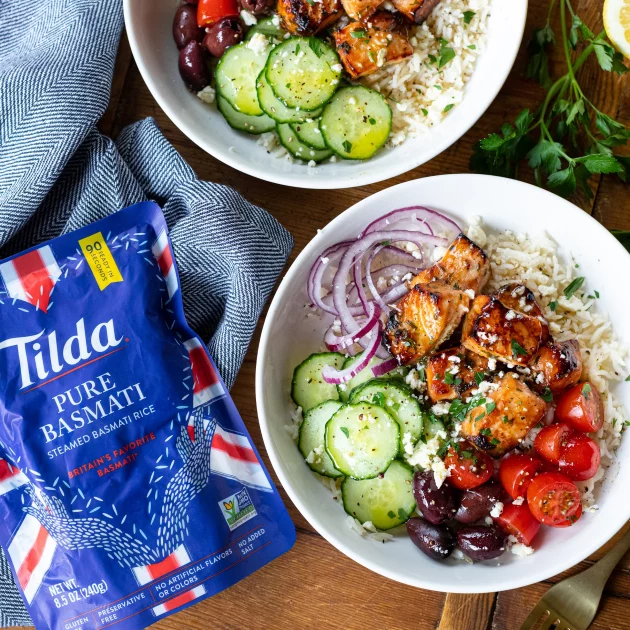 <strong></noscript>Mediterranean Salmon Rice Bowl </strong>