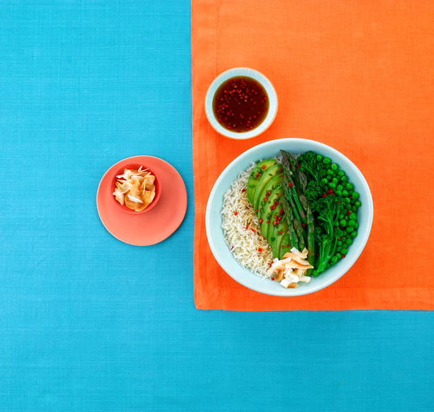 Bol du bouddha vert avec une vinaigrette au chili et à la lime (California)