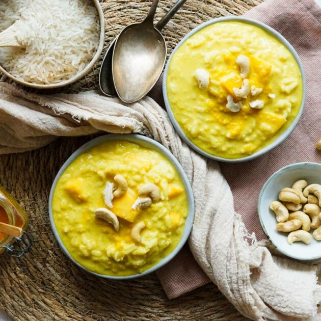 Mango-kurkuma rijstepap