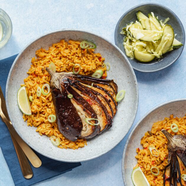 Indonesische gebakken aubergines met kruidige rijst en atjar
