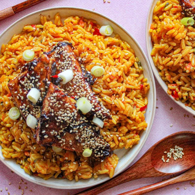 Indonesische rijst met sticky tofu